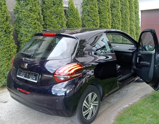 Peugeot 208 cena 24900 przebieg: 139000, rok produkcji 2015 z Limanowa małe 277